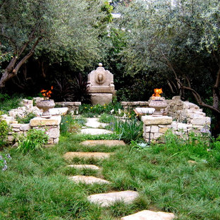 Ejemplo de jardín mediterráneo con fuente
