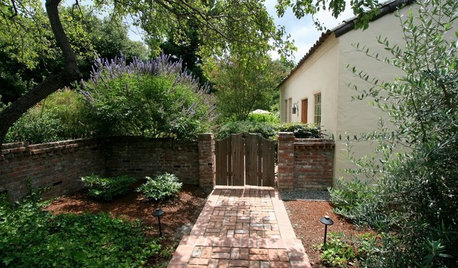 8 puertas de estilo rústico para dar carácter a tu jardín