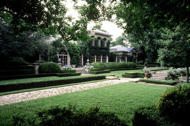 Photo of a mediterranean landscaping in Dallas.