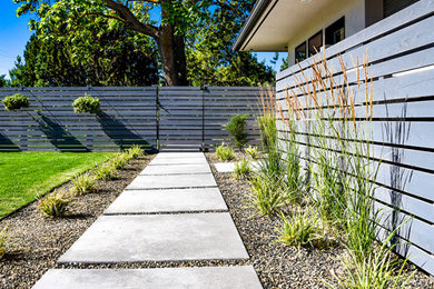 Inspiration for a modern landscaping in Boise.