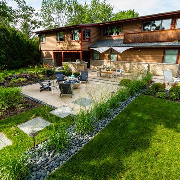 Mid-Century Vibe Backyard - Bayside