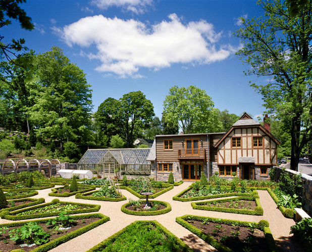 French Country Garten by Charles Hilton Architects