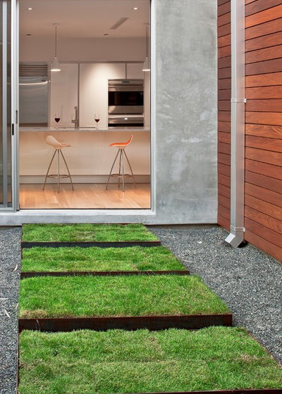 Moderno Giardino by Exterior Worlds Landscaping & Design