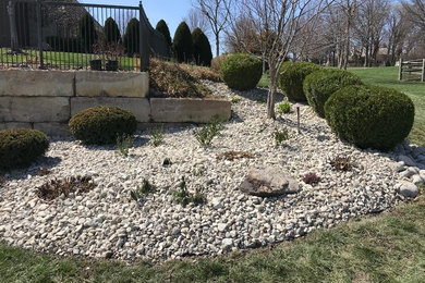 Design ideas for a rustic landscaping in Kansas City.