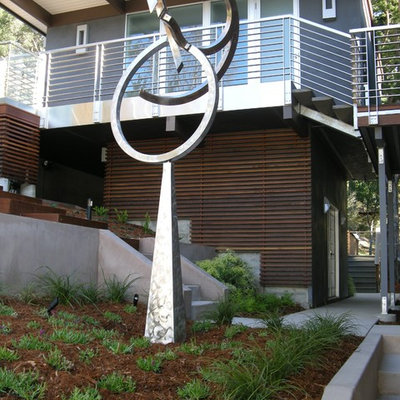 This is an example of a contemporary retaining wall landscape in San Francisco.
