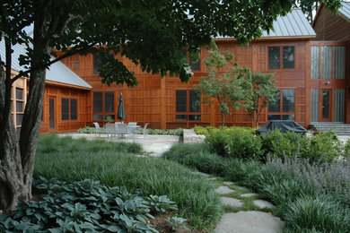 Geometrischer, Geräumiger Moderner Garten im Innenhof mit direkter Sonneneinstrahlung und Natursteinplatten in Philadelphia