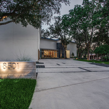 Modern Lake Retreat - Luxury Landscaping and Outdoor Living - Fort Worth, TX