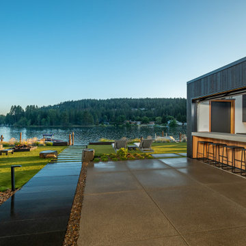 Modern Lake Side Retreat