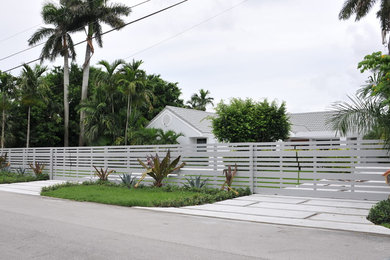 マイアミにあるコンテンポラリースタイルのおしゃれな庭の写真