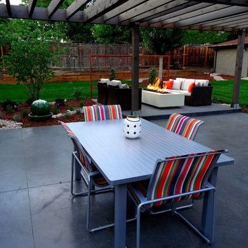 Modern Outdoor Patio and Dining Space