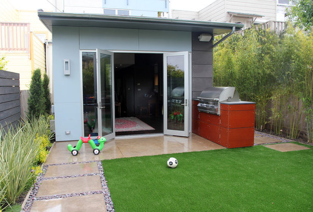 Modern Patio by Boxleaf Design, Inc.