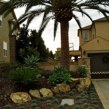 modern tuscan dramatic pool, outdoor living room,