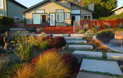 Inside Houzz: A Waterfront Property Ditches the Grass for a Garden
