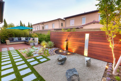 Inspiration for a modern landscaping in Orange County.