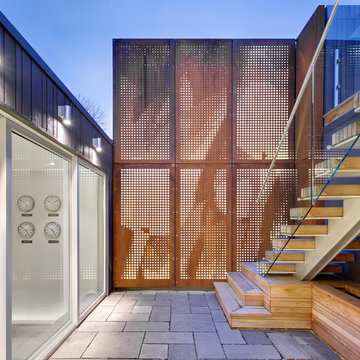 Mount Pleasant House - Interior Courtyard Light Feature
