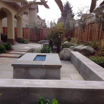 Mountain View, concrete seat wall and modern fireplace