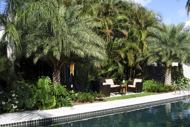 Inspiration for a modern landscaping in Miami.