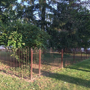 Multiple Iron Posts on 4 ft Fence Straight Run