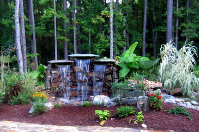 Inspiration for a traditional landscaping in Raleigh.