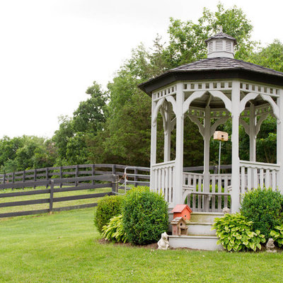 Photo of a small farmhouse backyard landscaping in New York.