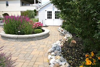 This is an example of a coastal backyard landscaping in San Diego.