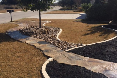 Photo of a transitional landscaping in Austin.
