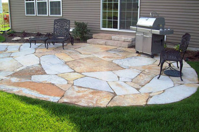 Example of a classic patio design in Chicago