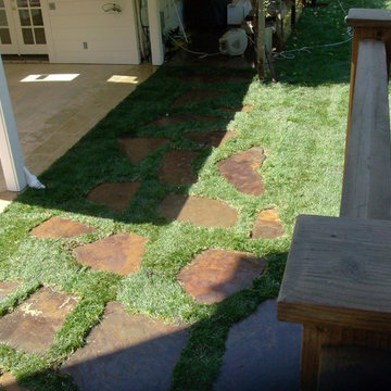New backyard lawn with stepping stones 4/5