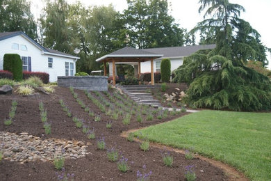 Photo of a farmhouse landscaping in Portland.