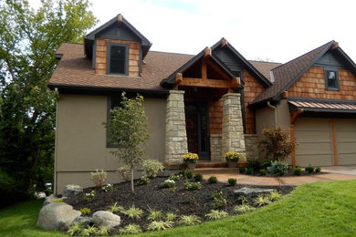 This is an example of a traditional full sun front yard mulch landscaping in Kansas City.