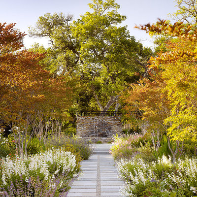 Design ideas for a traditional water fountain landscape in San Francisco.