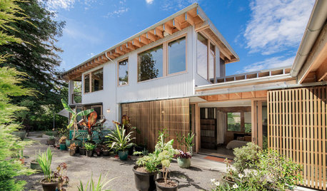 Houzz Tour: A House Built to Capture the Moving Sun