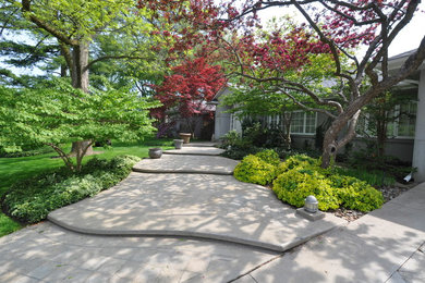 Photo of a mid-sized traditional partial sun front yard landscaping in Toronto.