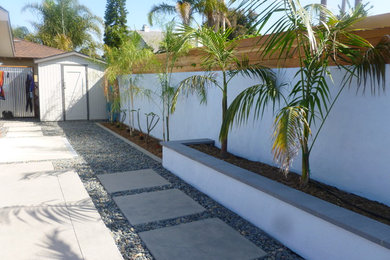 Inspiration for a modern landscaping in San Diego.