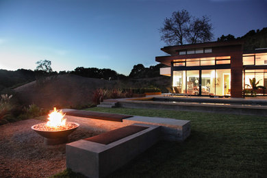 This is an example of a modern backyard gravel landscaping in San Francisco with a fire pit.