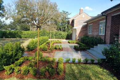 Design ideas for a traditional landscaping in Jacksonville.