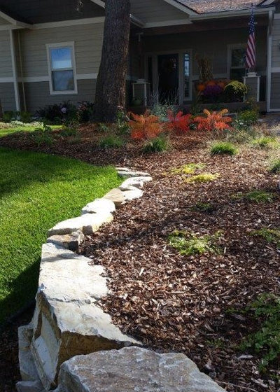 Traditional Landscape by Landscape Perfections West, Inc.