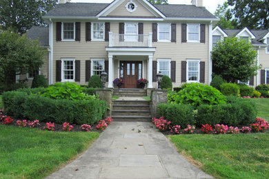 Design ideas for a large traditional front full sun garden for summer in New York with natural stone paving and a garden path.