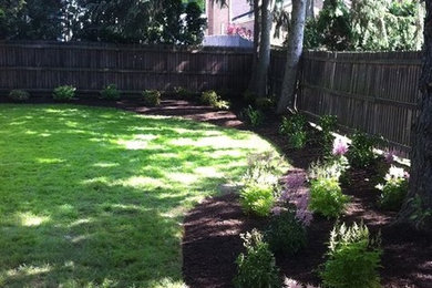 Inspiration for a medium sized classic back formal garden in Cleveland with mulch.