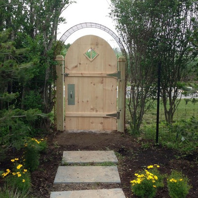 This is an example of a mid-sized traditional front yard concrete paver garden path in New York.