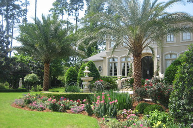 Design ideas for a coastal landscaping in New Orleans.