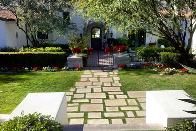 This is an example of a traditional landscaping in Phoenix.