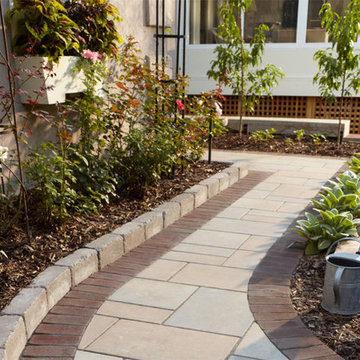 Outdoor Bistro: Paver walkway with border and edging