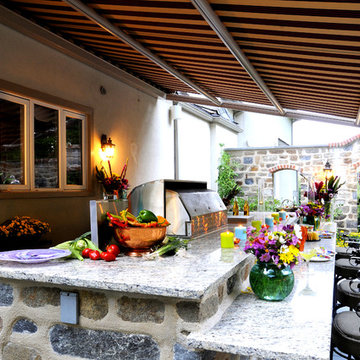 Outdoor Kitchen & Counter Dining