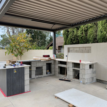 Outdoor Kitchen Island and Backdrop in Del mar