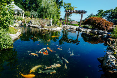 Ispirazione per un grande giardino stile rurale esposto in pieno sole dietro casa