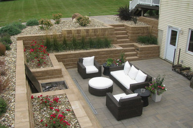 Inspiration for a transitional landscaping in Other.