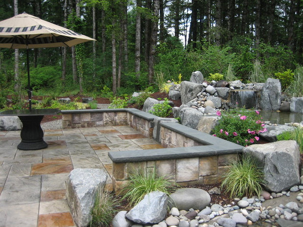 Contemporary Landscape by PUGET SOUND LANDSCAPING INC