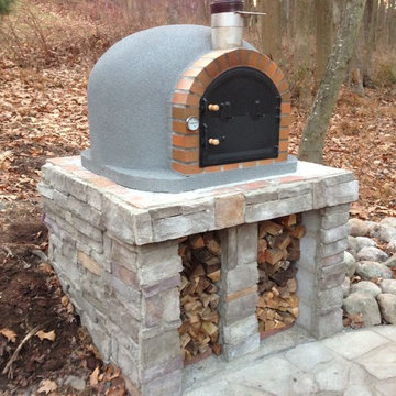 Outdoor Pizza Oven in Backyard