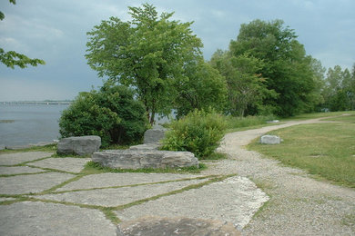 Imagen de jardín rural con adoquines de piedra natural